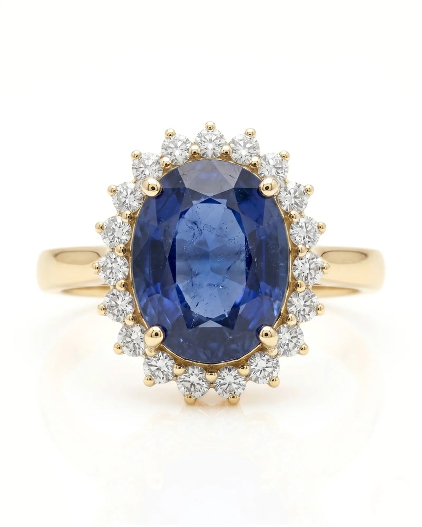 Deep blue oval sapphire ring with brilliant diamond frame in 18K yellow gold - SARATTI