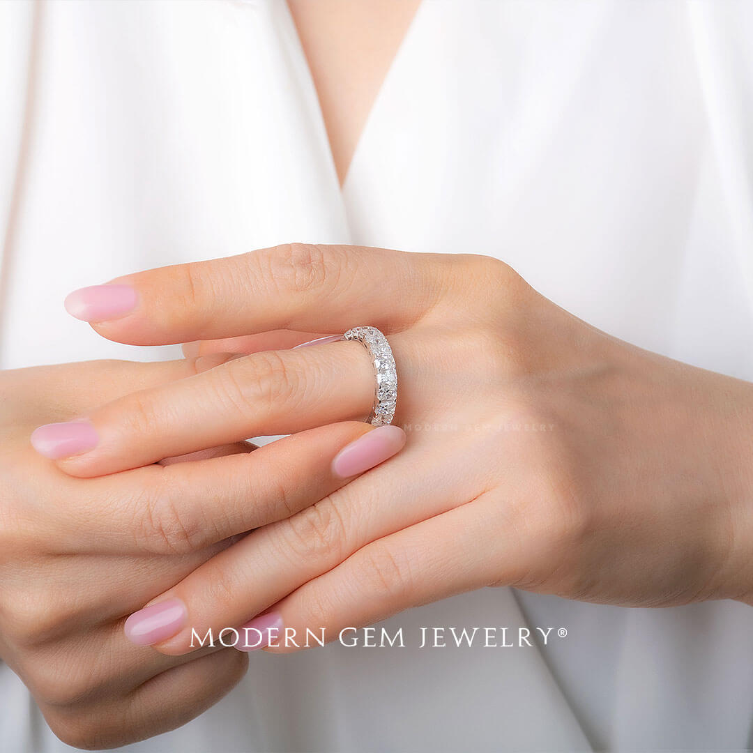 Glamorous Diamond Stacking Band on Female Finger  | Modern Gem Jewelry | Saratti 