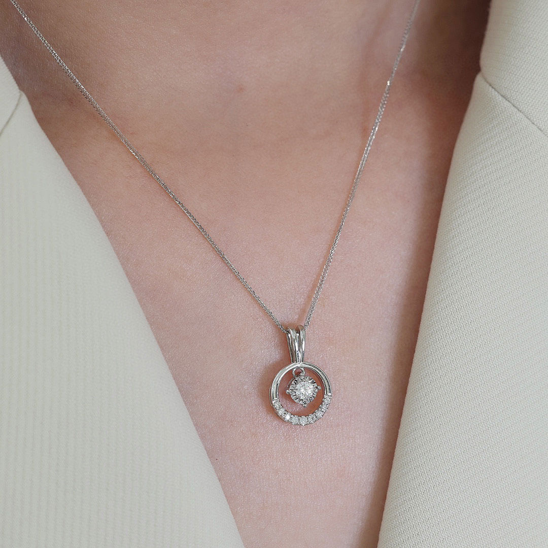 Model Wears the Aura di Diamante Diamond Necklace  | Saratti