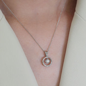Model Wears the Aura di Diamante Diamond Necklace  | Saratti