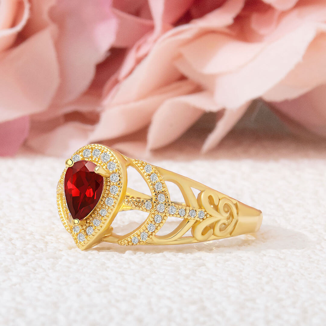 Vintage Ruby Engagement Ring in 18K Yellow Gold | Saratti