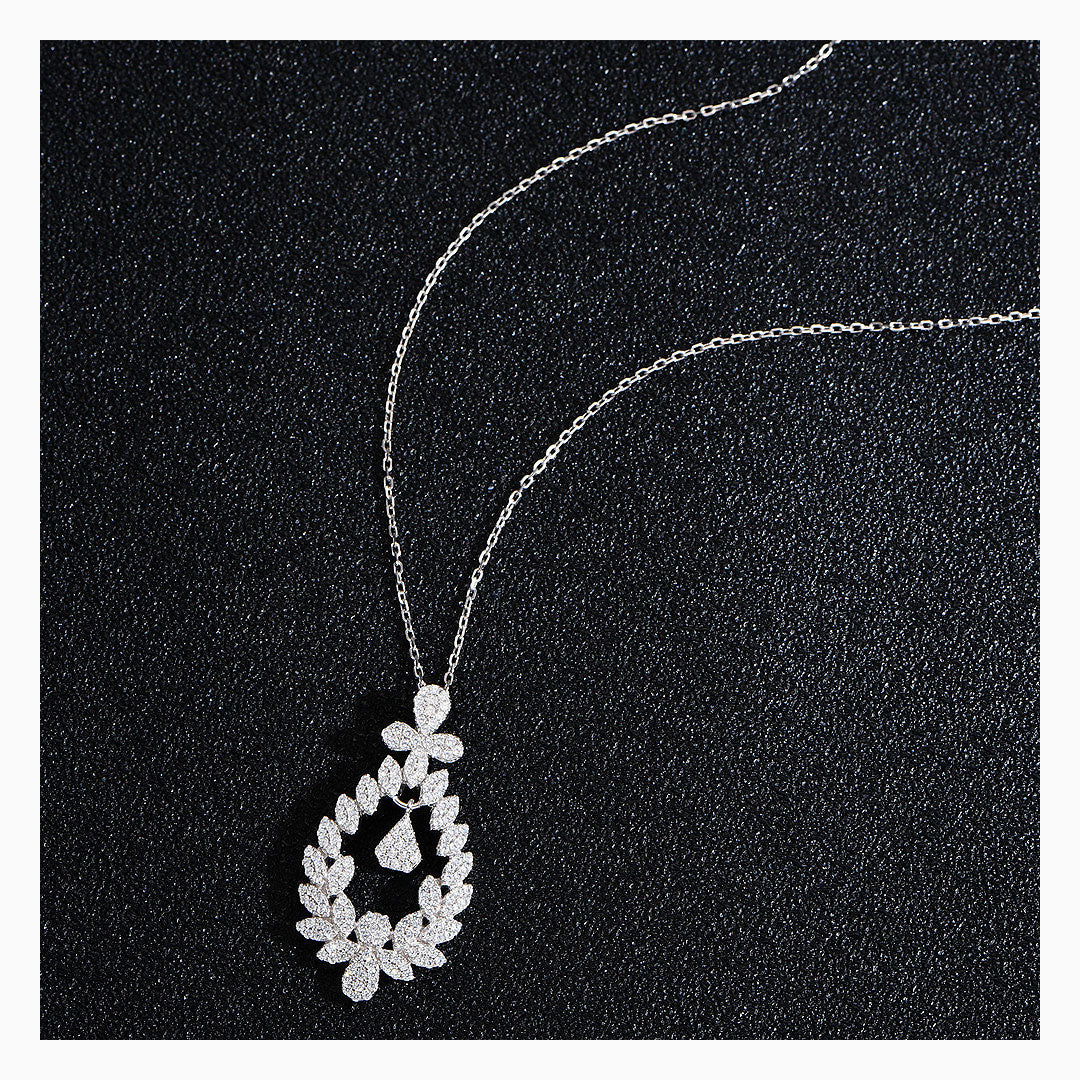 Black & White Contrast theme shot of the Couronne De Nature Silver Pendant Necklace | Saratti 
