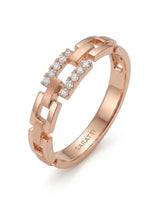 Diamond link wedding band with modern chain-inspired design and refined 18K rose gold craftsmanship | SARATTI