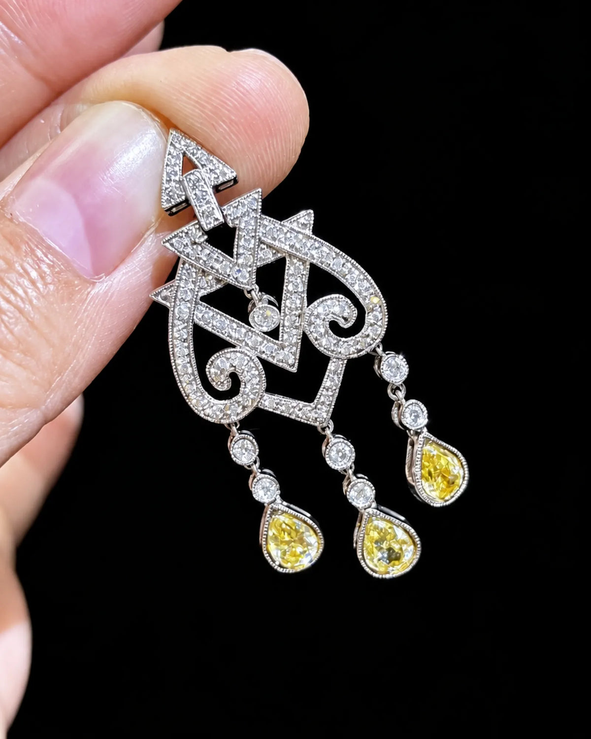 Diamond tassel pendant in 18K white gold for elegant occasion wear and statement jewellery styling | SARATTI