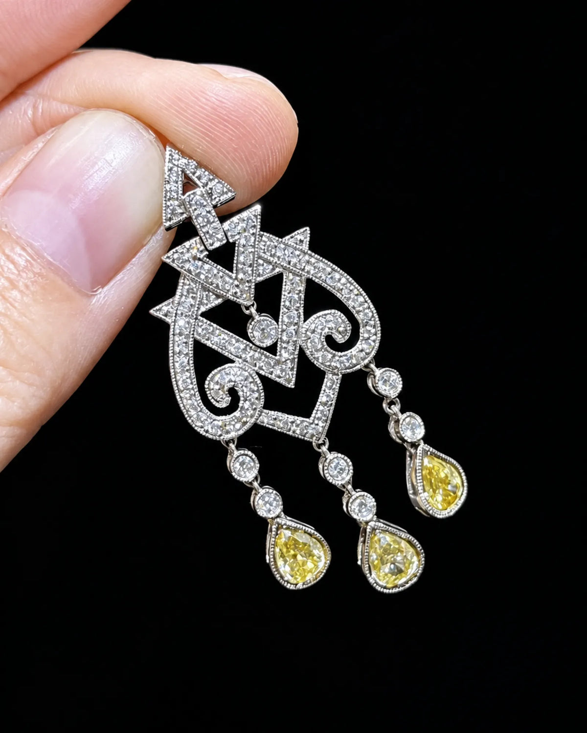 Diamond tassel pendant necklace in 18K gold - SARATTI