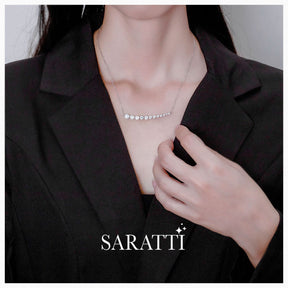 Model wears the Archipel de Lumières Dainty Diamond Necklace | Saratti
