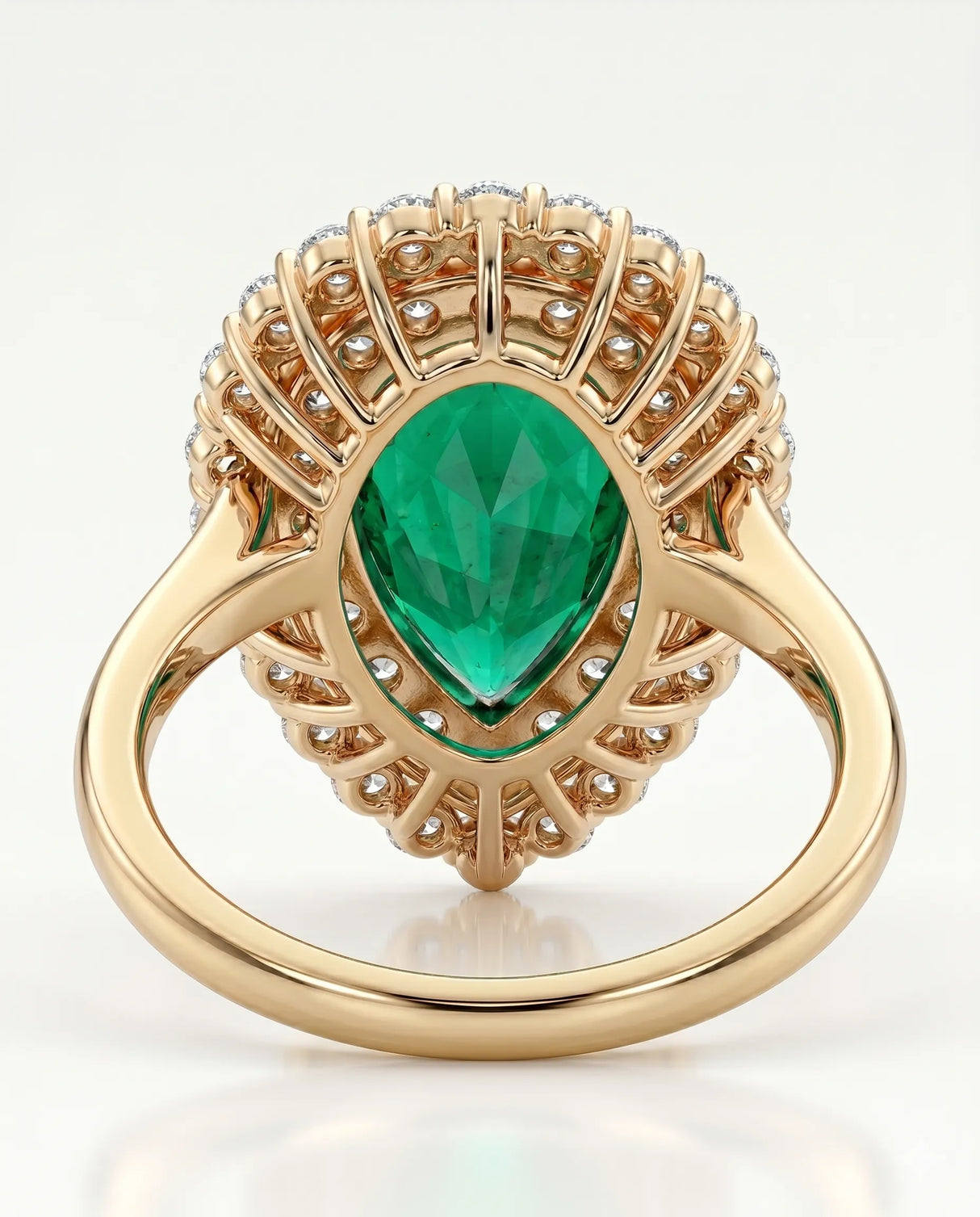 Double halo emerald diamond ring in 18K yellow gold | SARATTI
