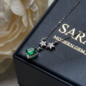 Side Shot of the Esprit de Nature Emerald & Diamond Pendant | Saratti 