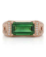 Emerald-cut green tourmaline ring with round brilliant diamonds in romantic rose gold | SARATTI