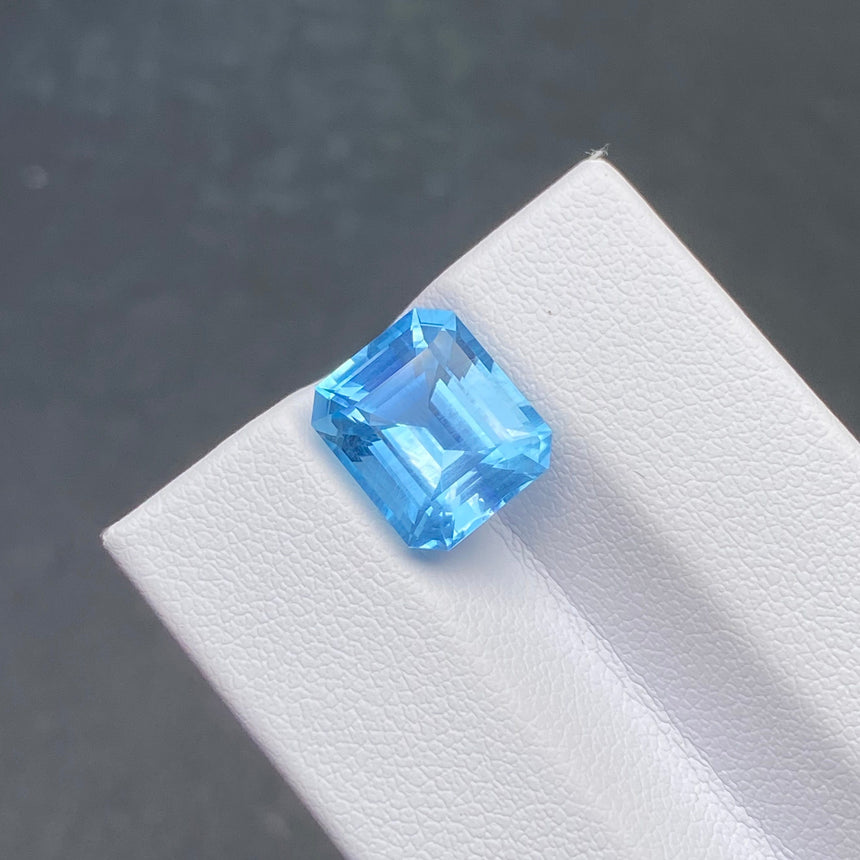 5.17cts Emerald Cut Natural Aquamarine Gem | Vivid Blue