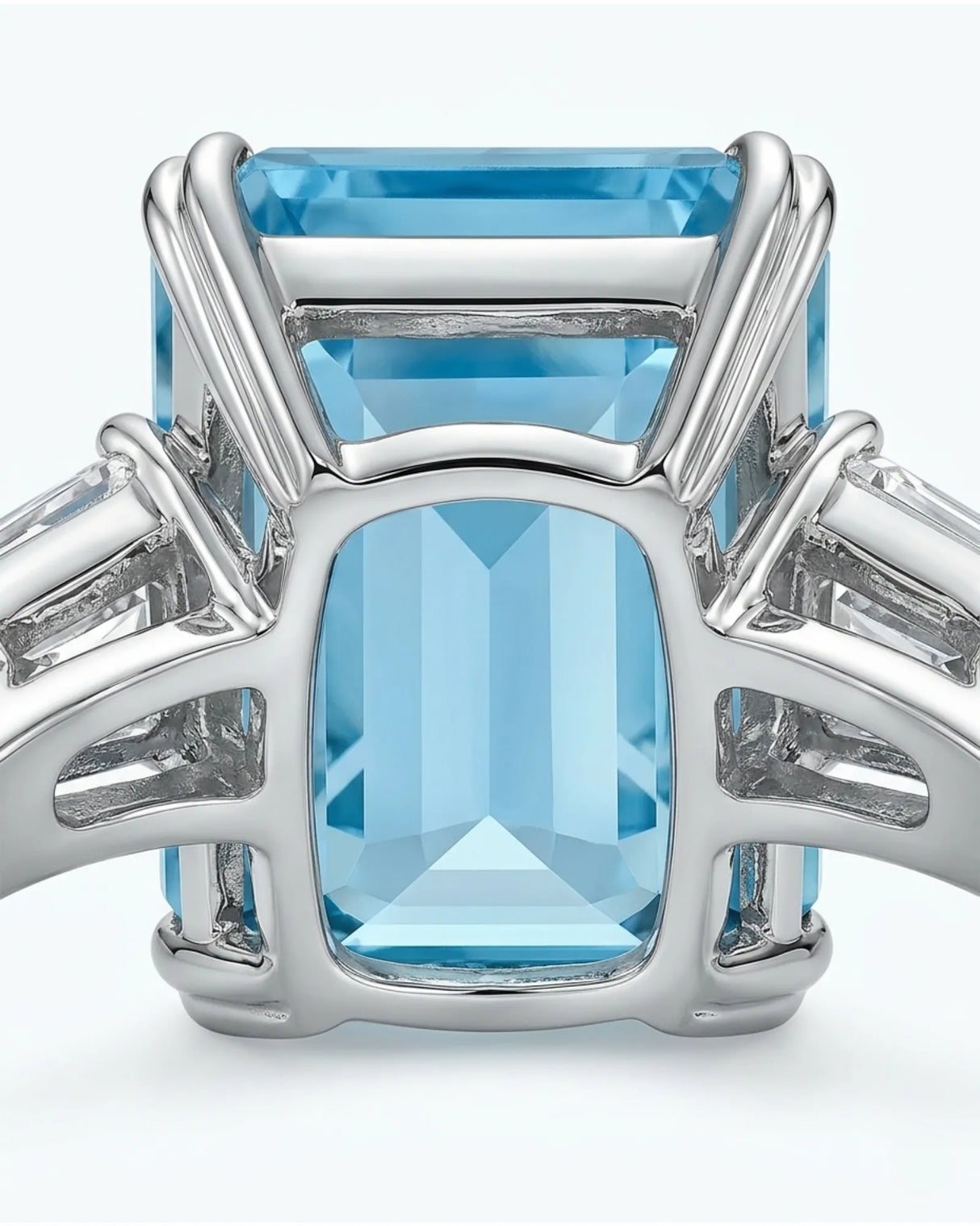 Équilibre emerald-cut Aquamarine baguette three-stone ring setting in precious metal, front view | SARATTI