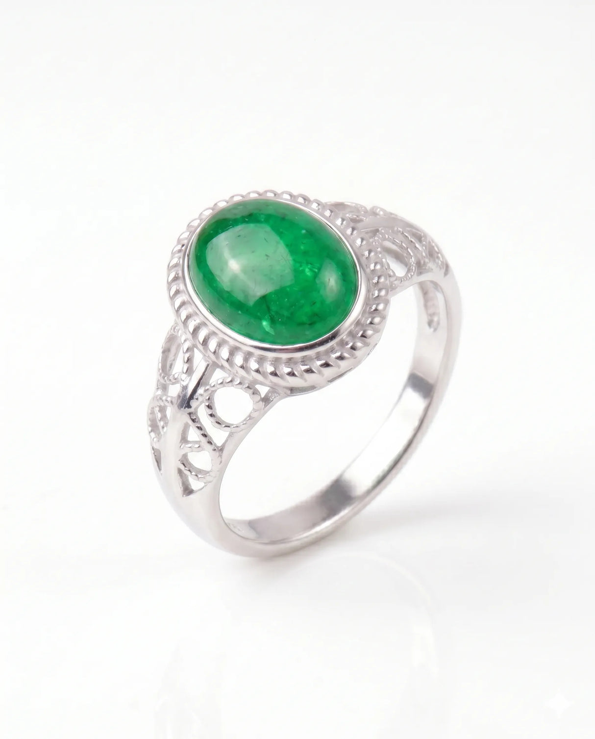 Emerald Promise natural emerald cabochon ring in Platinum | SARATTI