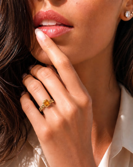 Emerald cut orange sapphire ring with Cuban link band in 18K white gold | SARATTI