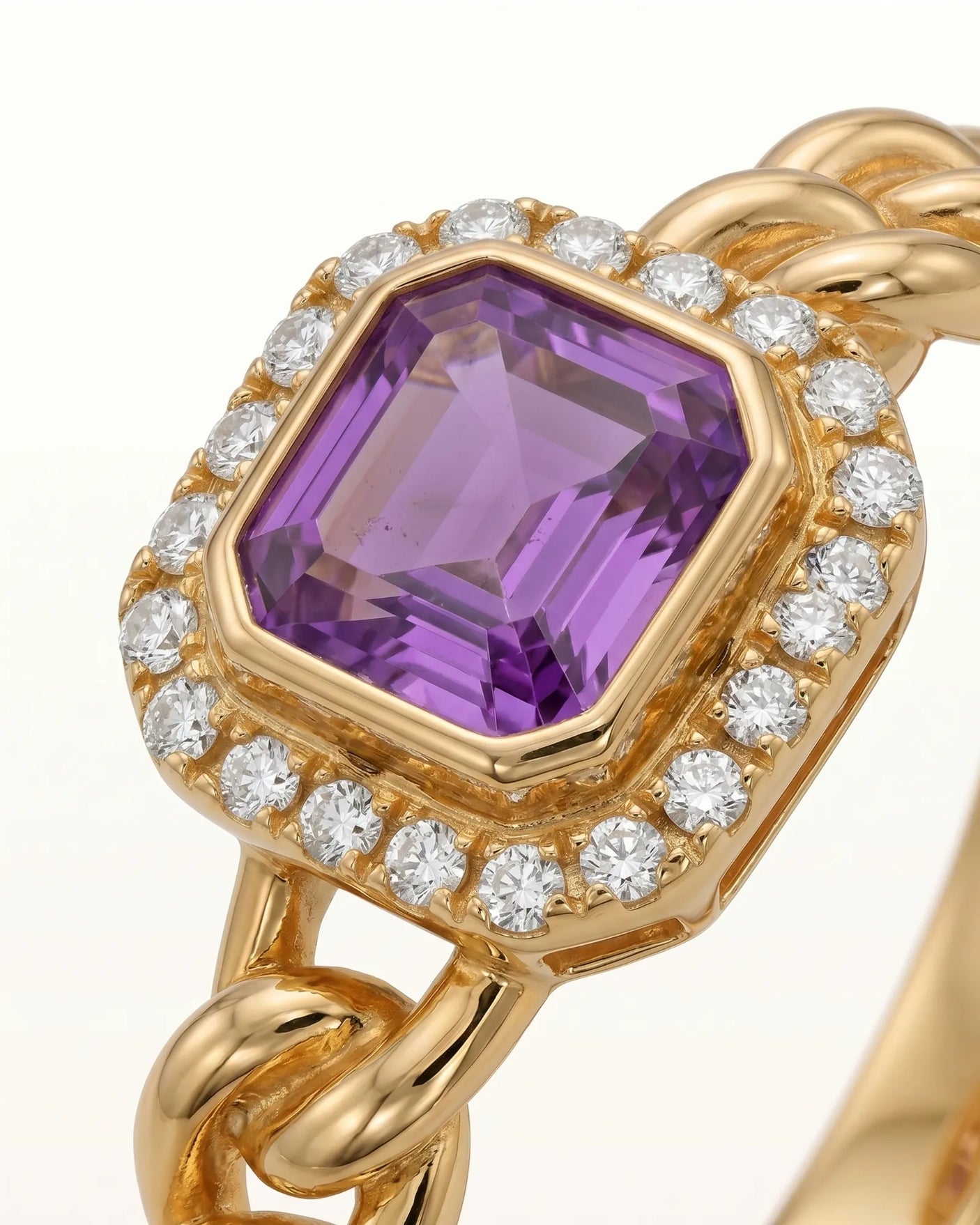 Emerald cut purple sapphire and diamond halo ring in 18K Yellow Gold | SARATTI