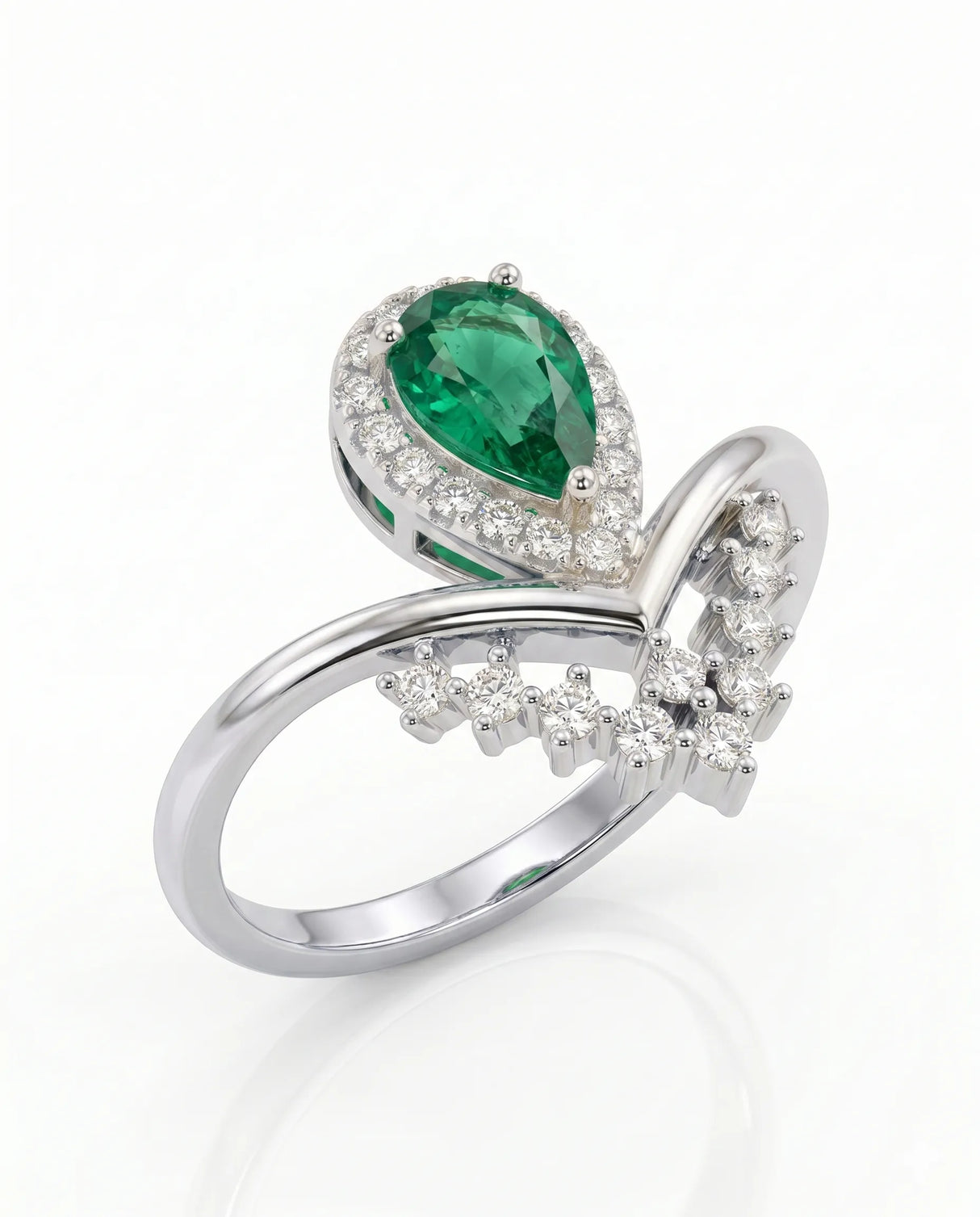Emerald halo promise ring in platinum | SARATTI
