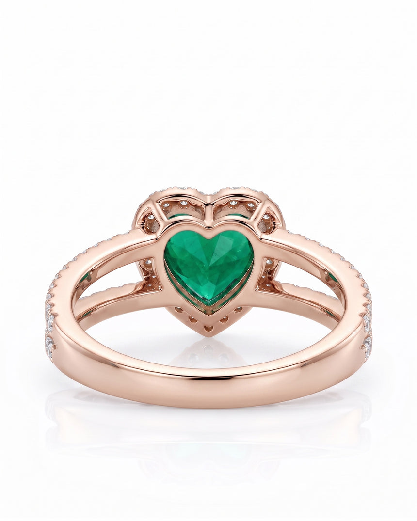 Emerald split band ring with diamonds in 18K rose gold | SARATTI
