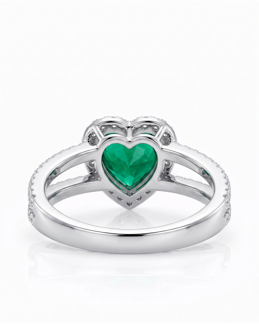 Emerald split band ring with diamonds in 18K white gold | SARATTI
