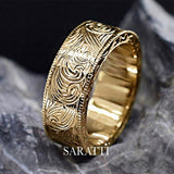 Engraved men’s wedding band aurelian scroll 18k yellow gold milgrain edge | SARATTI