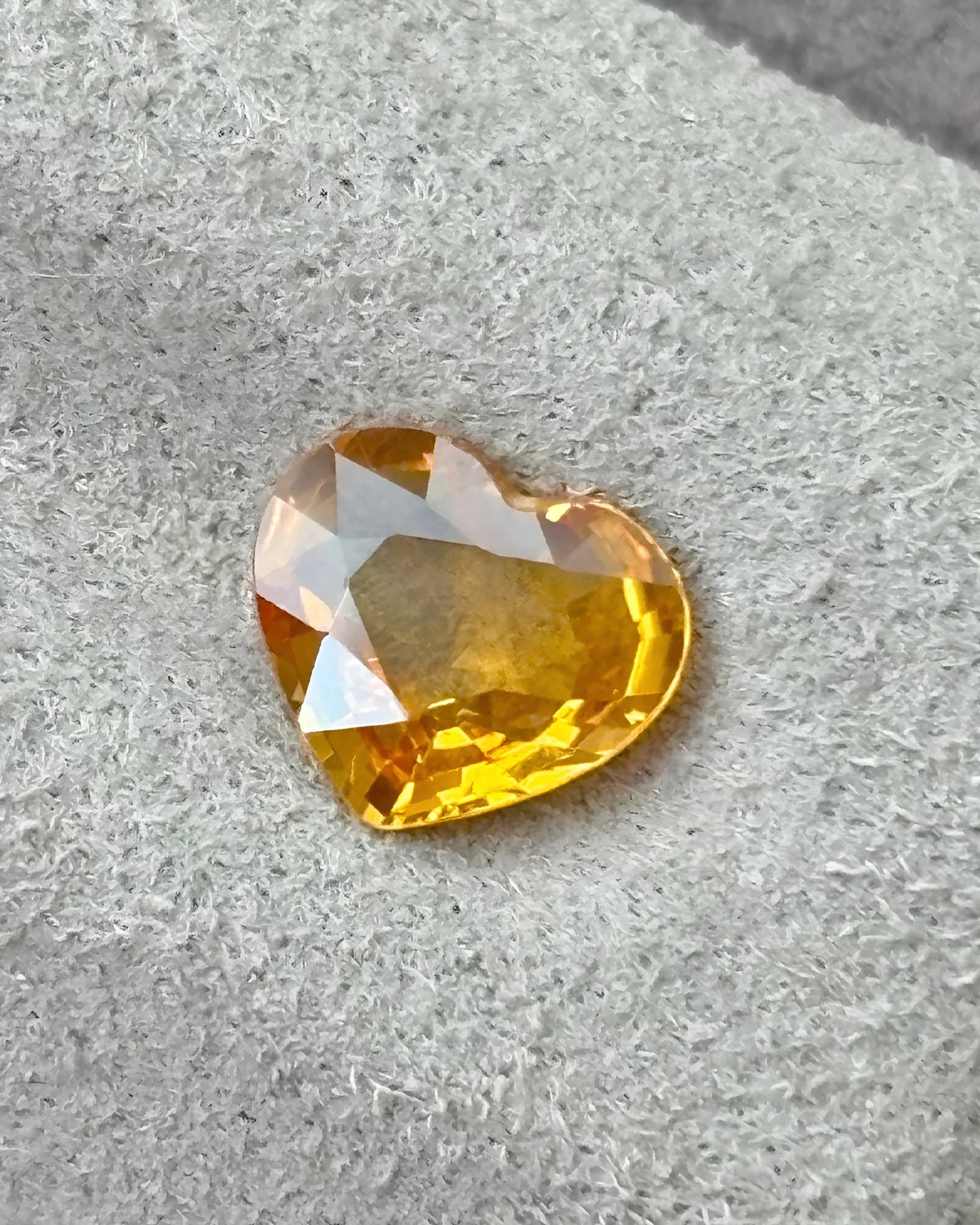 Eye-clean Natural Yellow Sapphire faceting close-up | SARATTI