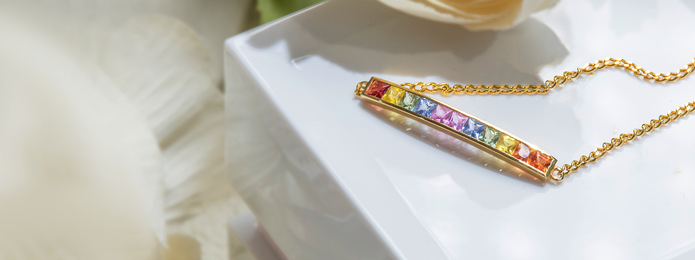 Minimalist fine jewelry gifts by SARATTI — handcrafted gold and gemstone designs made for effortless elegance and quiet sophistication.