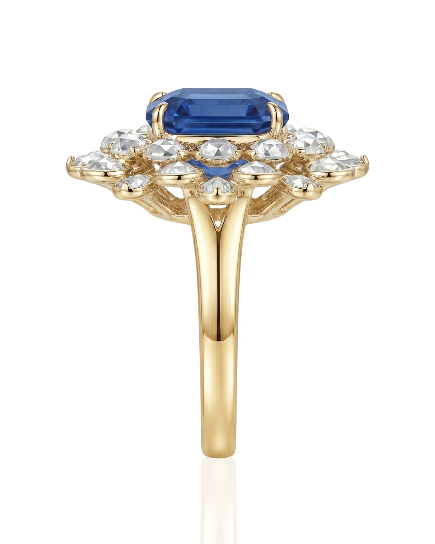 Floral halo sapphire ring with round and pear diamonds in warm 18K yellow gold | SARATTI