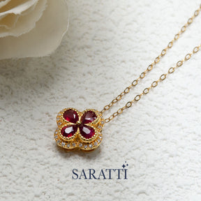 Yellow Gold Trébol Rojo Ruby Pendant Necklace | Saratti Fine Jewelry 