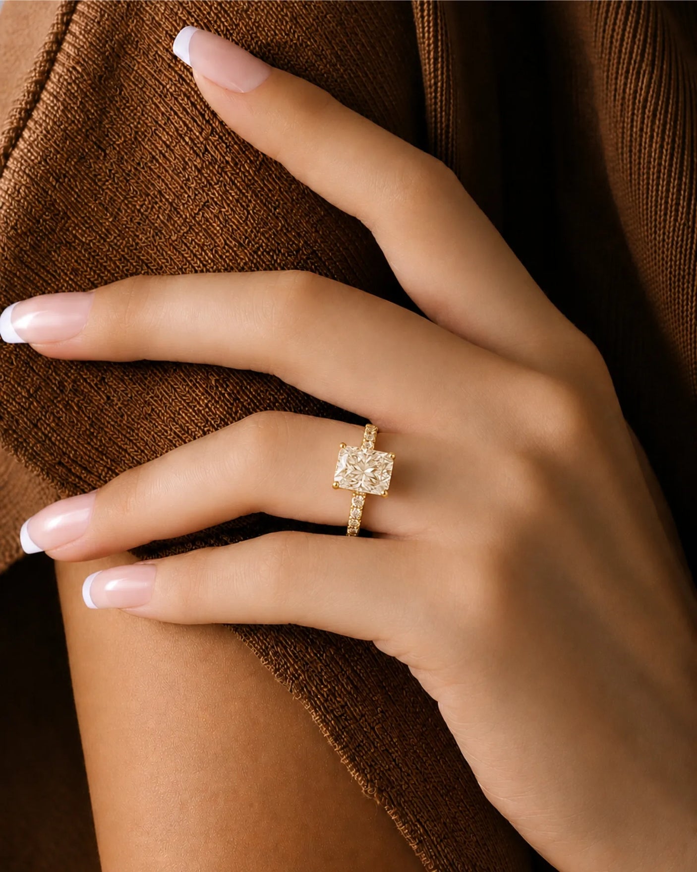 Four-prong radiant diamond ring with round pavé shoulder stones and an 18K yellow gold band | SARATTI