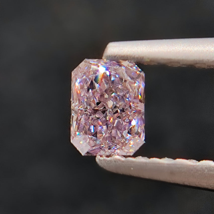 GIA Certified 0.31-carat Fancy PInk Diamond | Saratti
