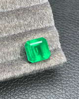  GUILD-certified Natural Emerald octagonal loose gemstone at an alternate angle | SARATTI