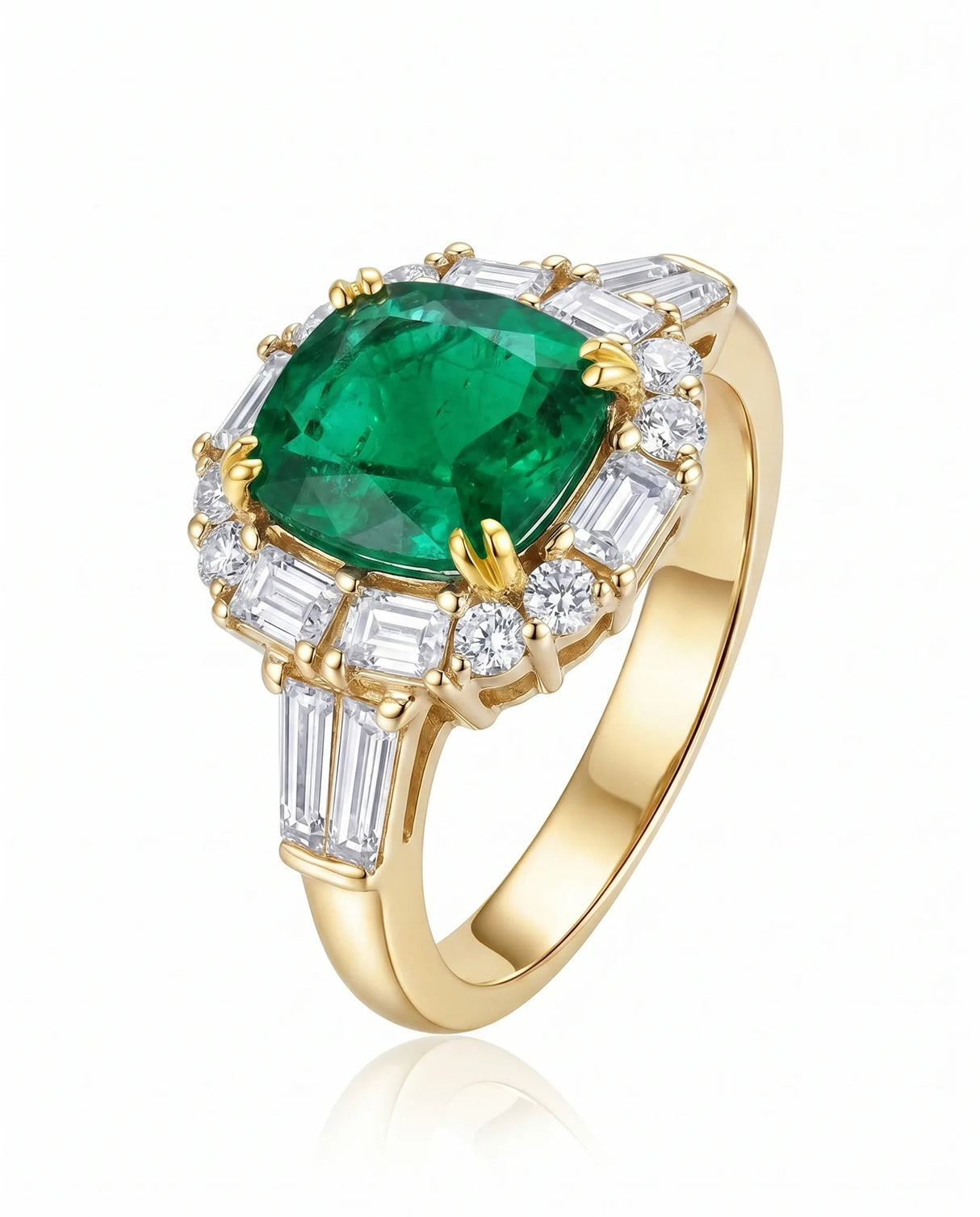 Cushion cut emerald ring with diamonds in 18K yellow gold | SARATTI
