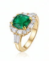 Cushion cut emerald ring with diamonds in 18K yellow gold | SARATTI
