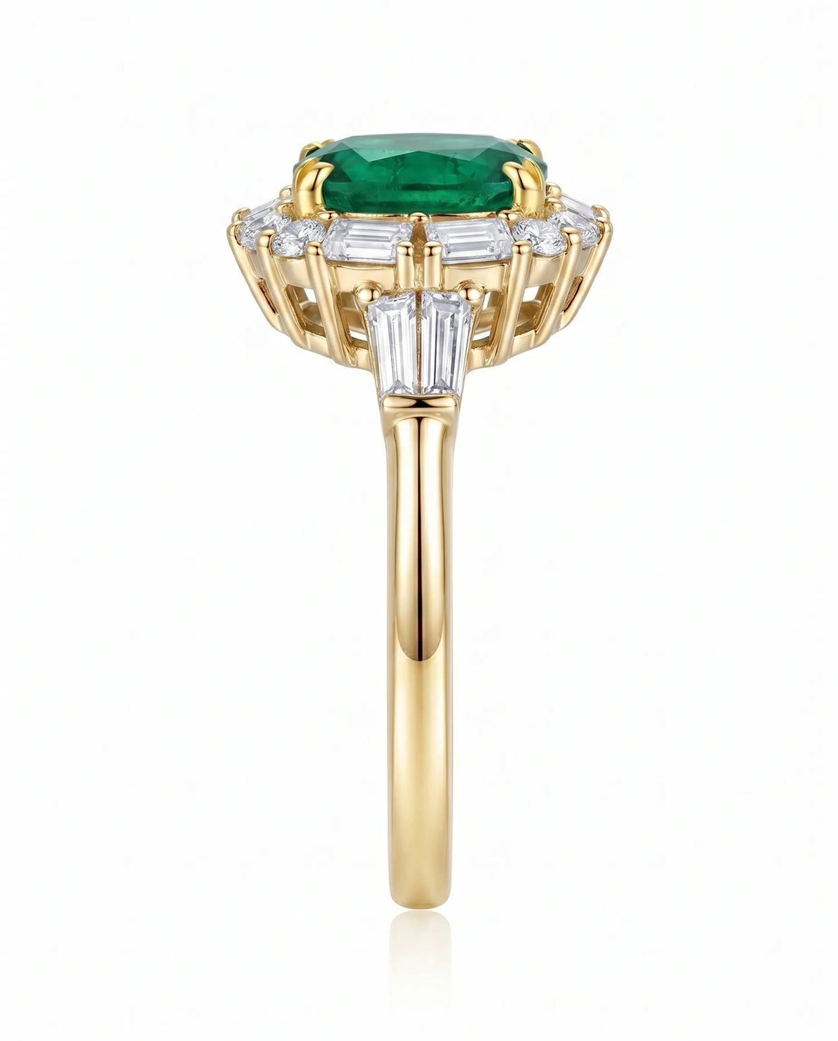 Cushion emerald diamond statement ring in 18K yellow gold | SARATTI
