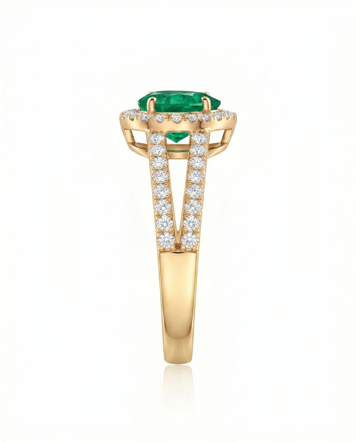 Natural emerald diamond halo ring in 18K yellow gold | SARATTI
