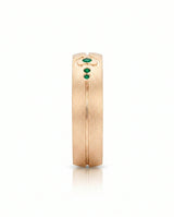 Natural emerald band ring in 18K rose gold | SARATTI
