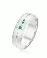 Natural emerald band ring in platinum | SARATTI
