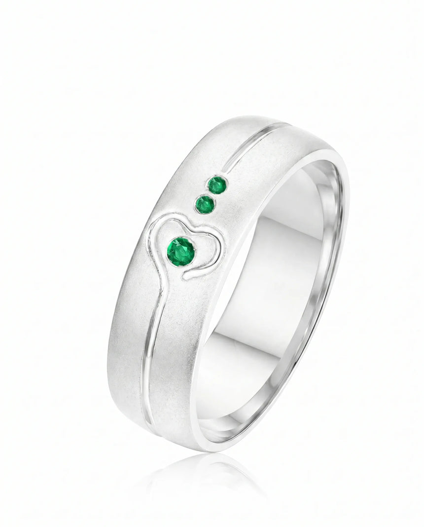 Natural emerald band ring in platinum | SARATTI
