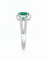 Heart cut emerald engagement style ring in 18K white gold | SARATTI

