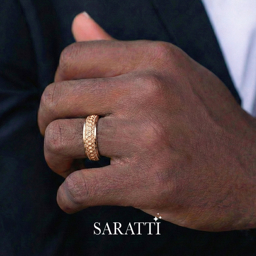 Geometric men's wedding band aurelian honeycomb design 18k rose gold | SARATTI