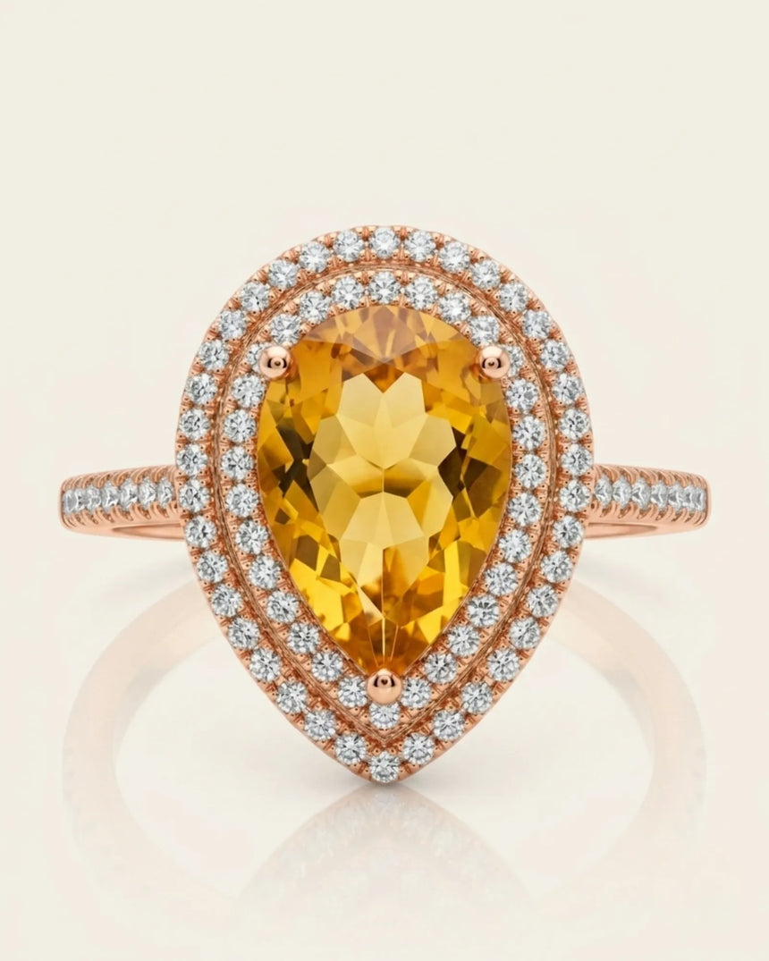 Golden pear-cut citrine surrounded by brilliant diamonds in a warm 18K rose gold ring | SARATTI