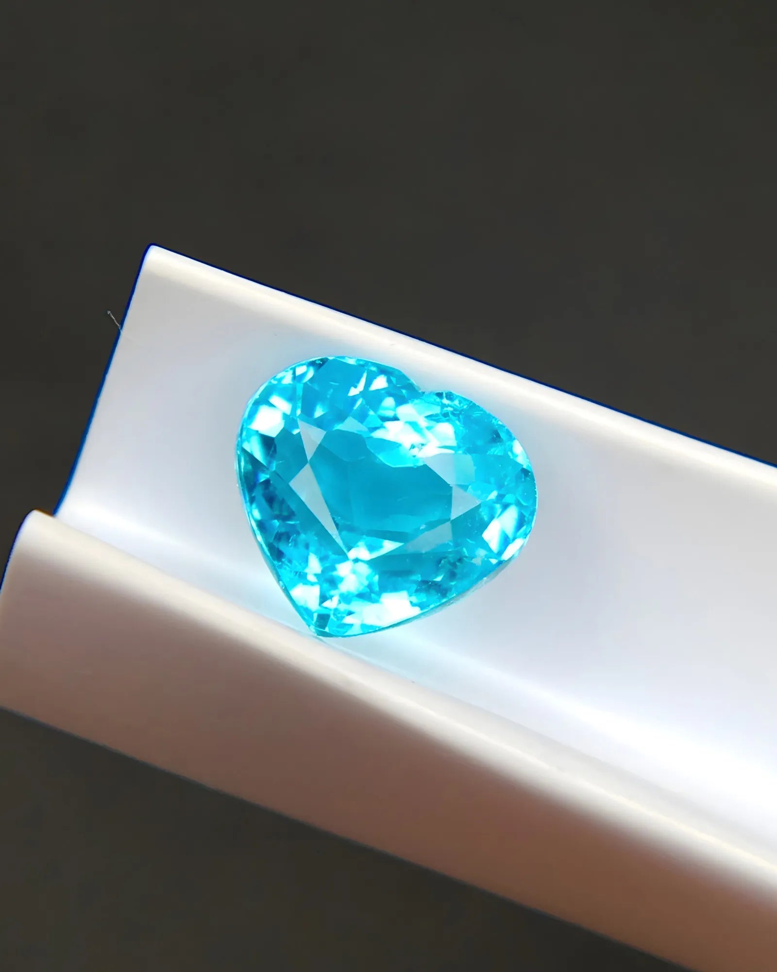 Neon blue Paraiba tourmaline 1.19ct gemstone | SARATTI