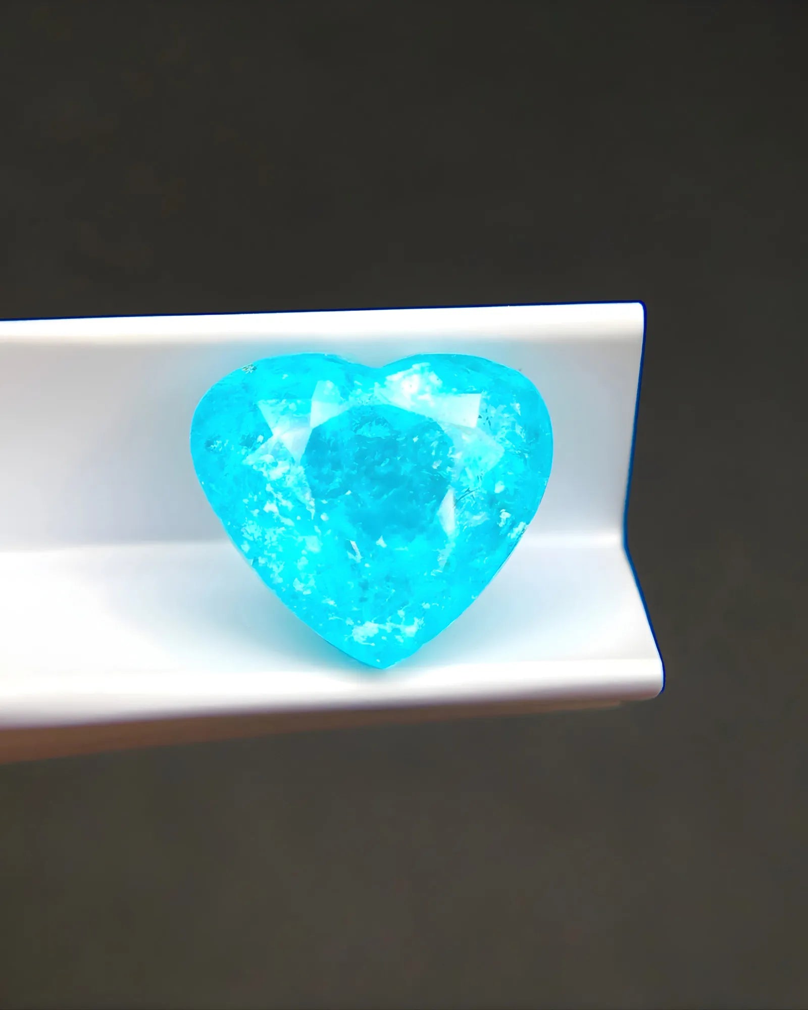 Heart cut Mozambique Paraiba tourmaline loose stone | SARATTI