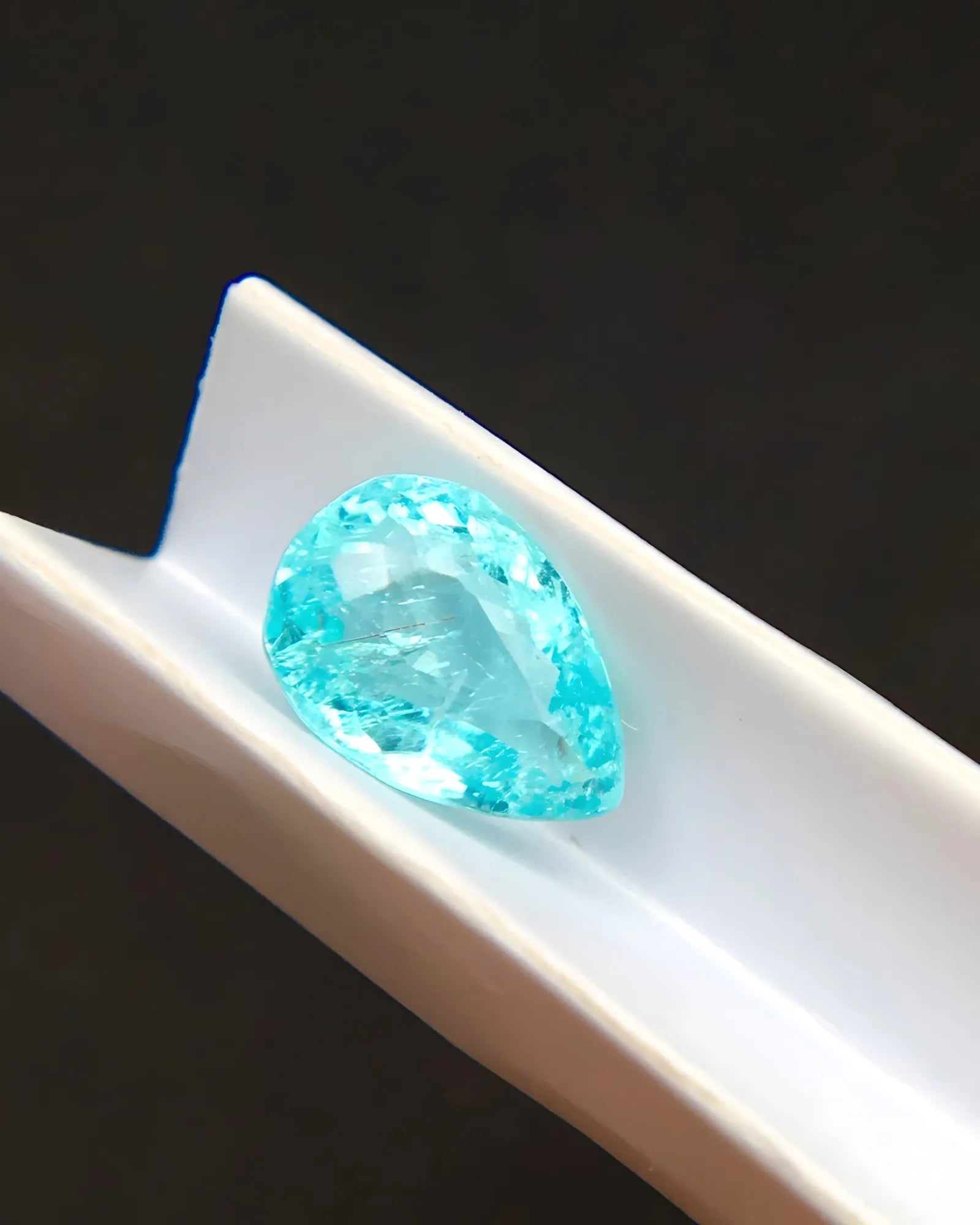 Neon blue natural Paraiba tourmaline loose stone pear cut | SARATTI
