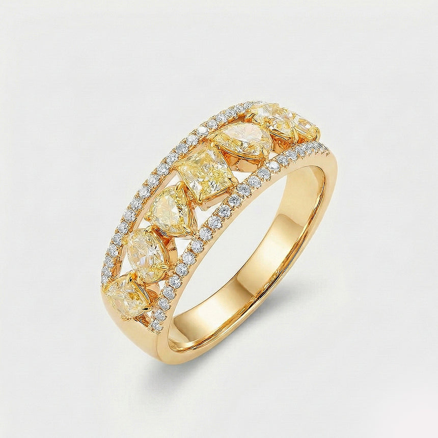 18K yellow gold on grey background | SARATTI