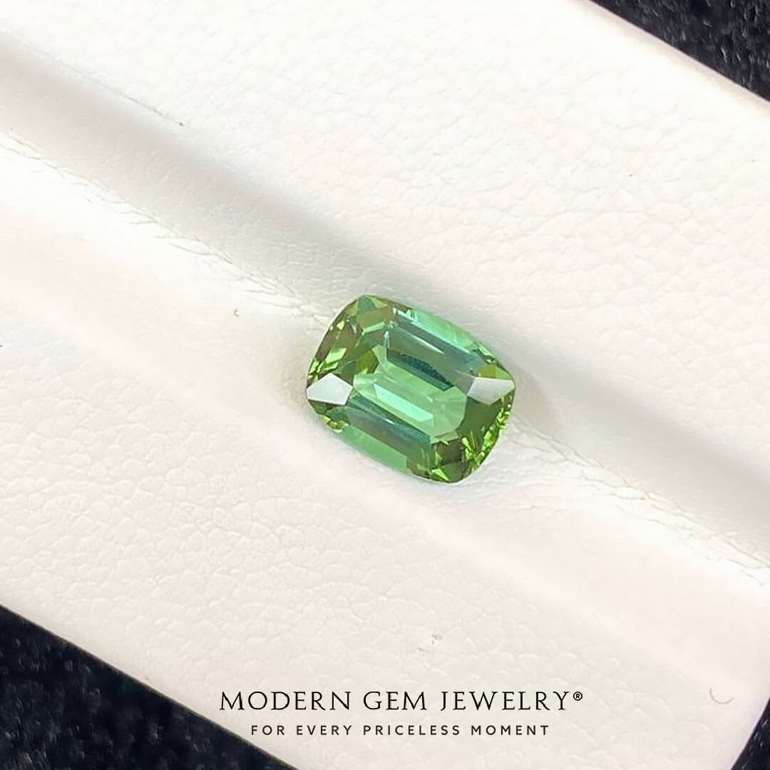 Exquisite Green Tourmaline Gem | Modern Gem Jewelry | Saratti