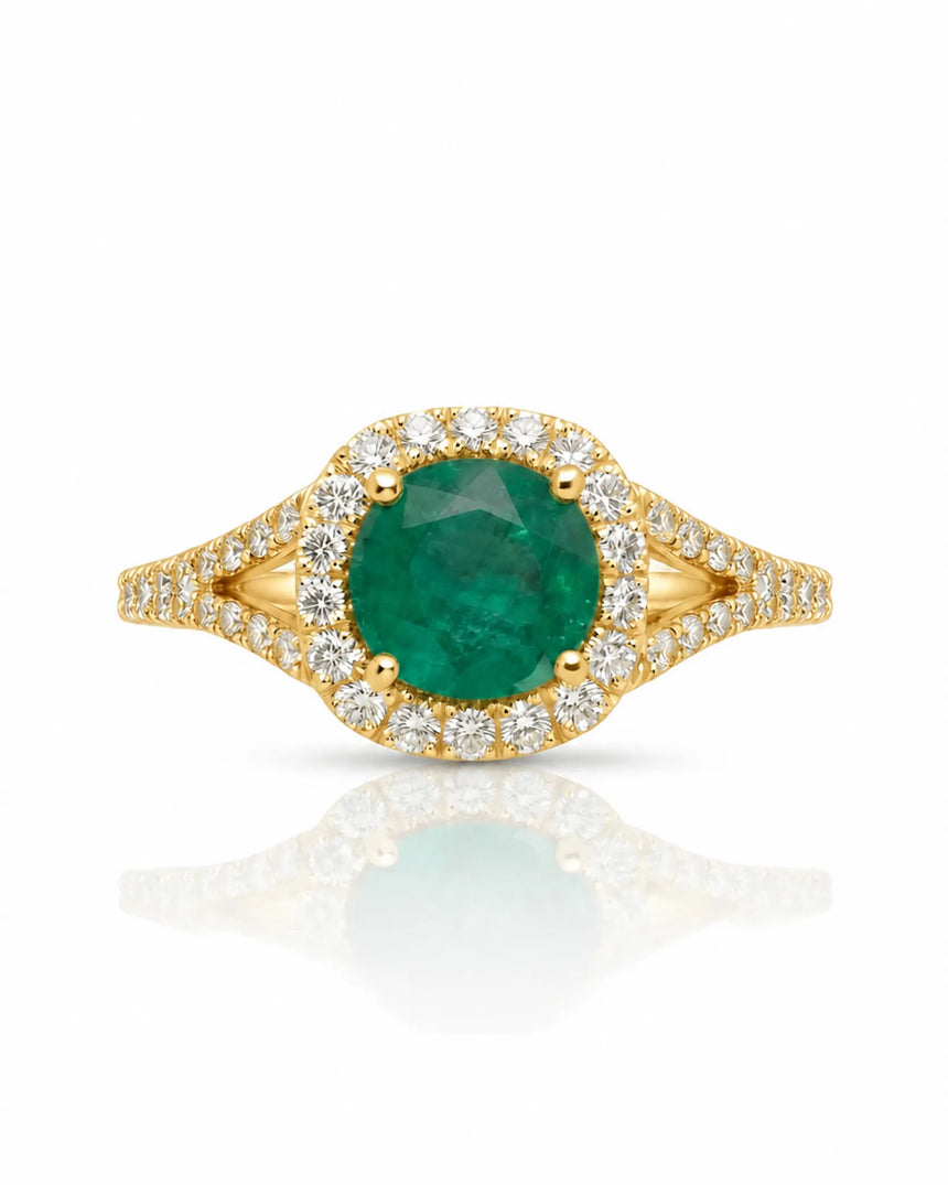Green emerald ring framed by a brilliant moissanite halo in polished yellow gold | SARATTI