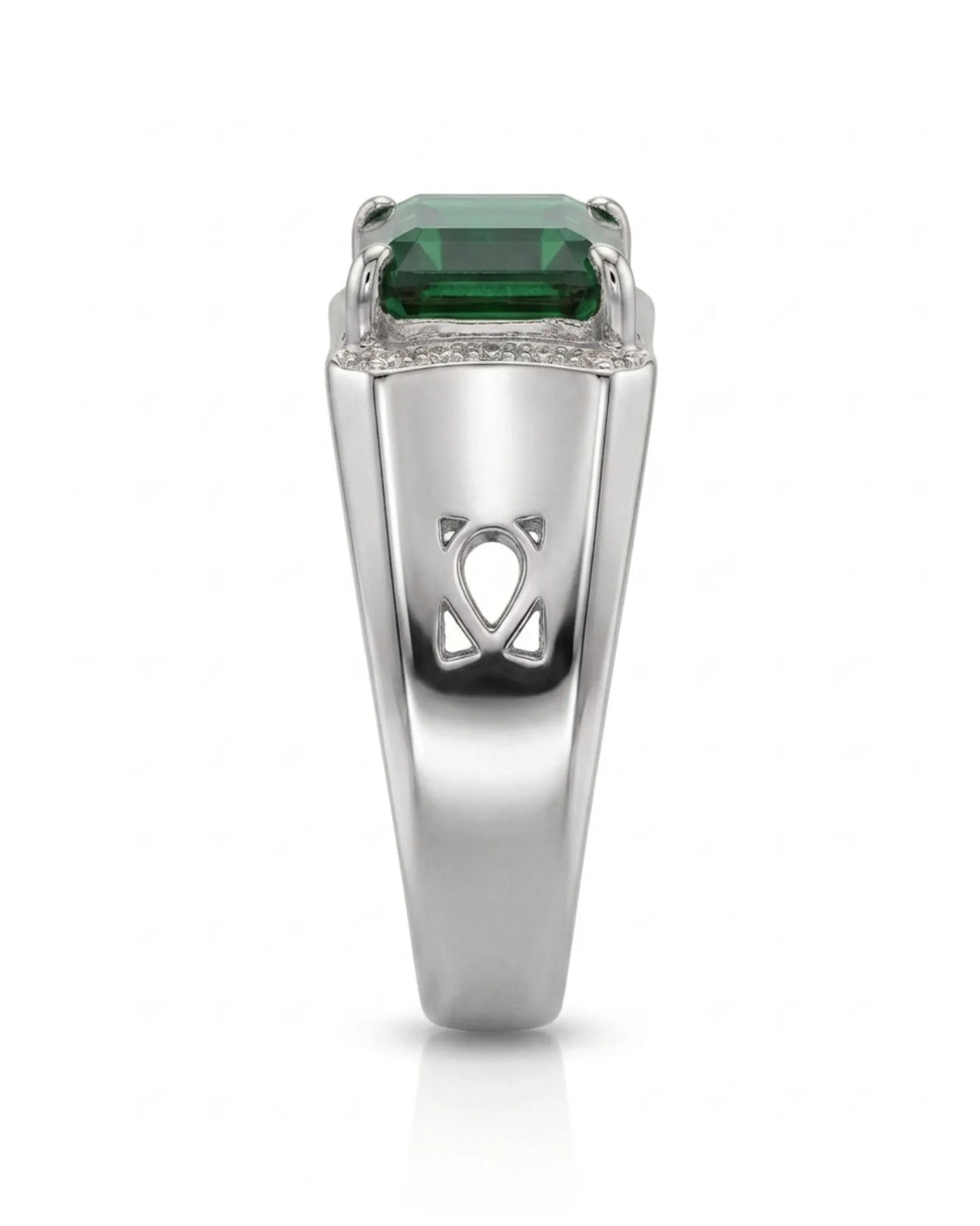 Green tourmaline statement ring with diamond-set shoulders in yellow gold | SARATTI