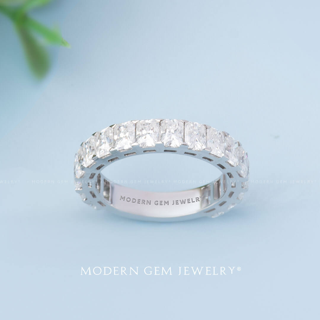 Platinum Diamond Wedding Band on Sea Blue Background  | Modern Gem Jewelry | Saratti 