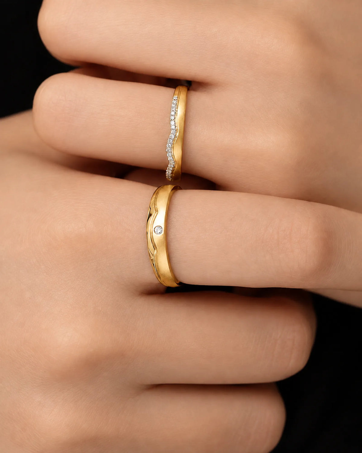 Half eternity diamond bands with brilliant accents and clean contemporary lines in warm 18K yellow gold | SARATTI
