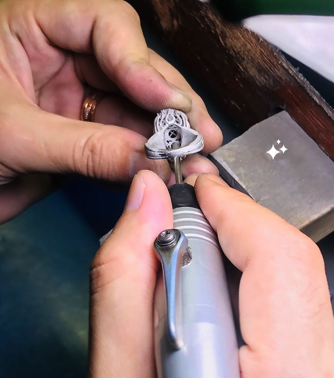 SARATTI artisan handcrafting a bespoke engagement ring