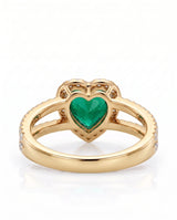 Heart cut emerald engagement style ring in 18K yellow gold | SARATTI
